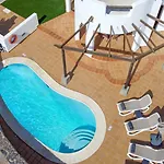 Villa Alysia - *
