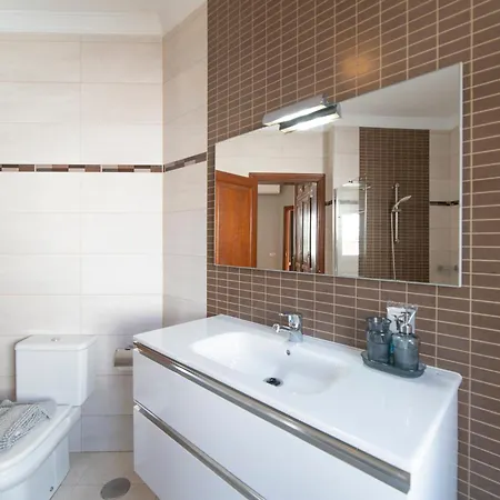 Vila Alysia - *